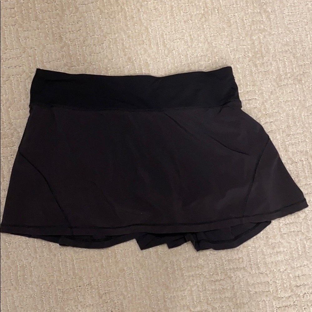 Lululemon “Circuit Breaker” Skirt (Black 6)